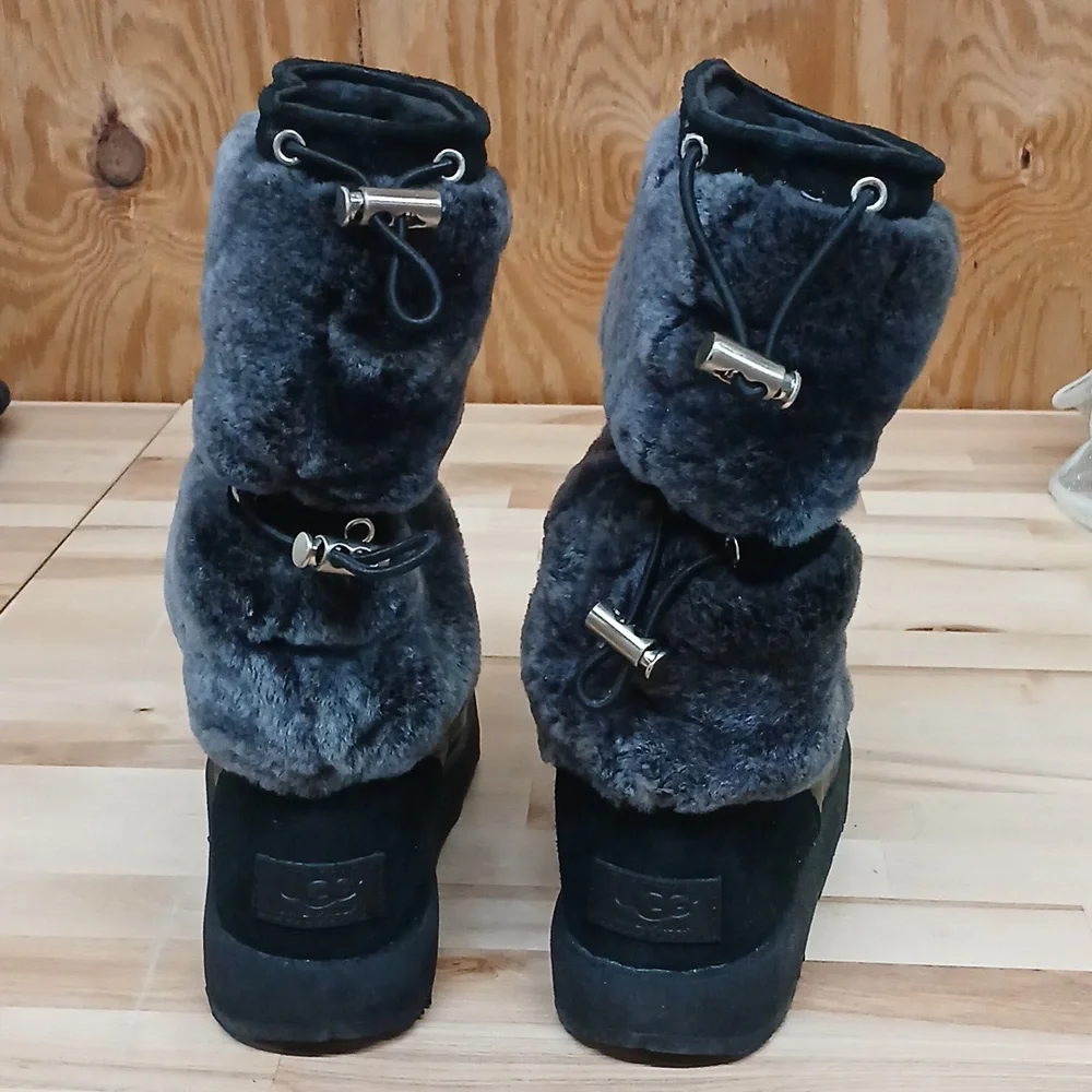 Ugg Reykir Waterproof Furry Black Boots Size 6